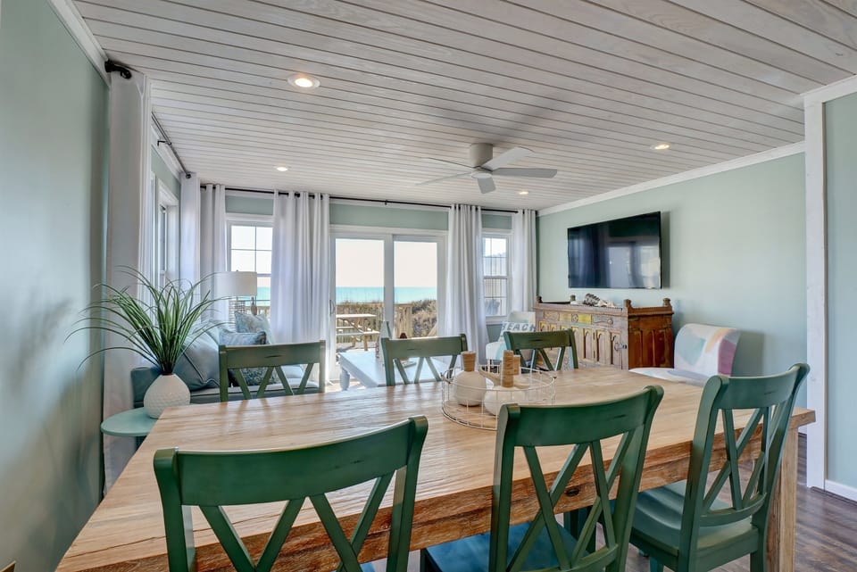 Dining room- seating for 6 (North unit)