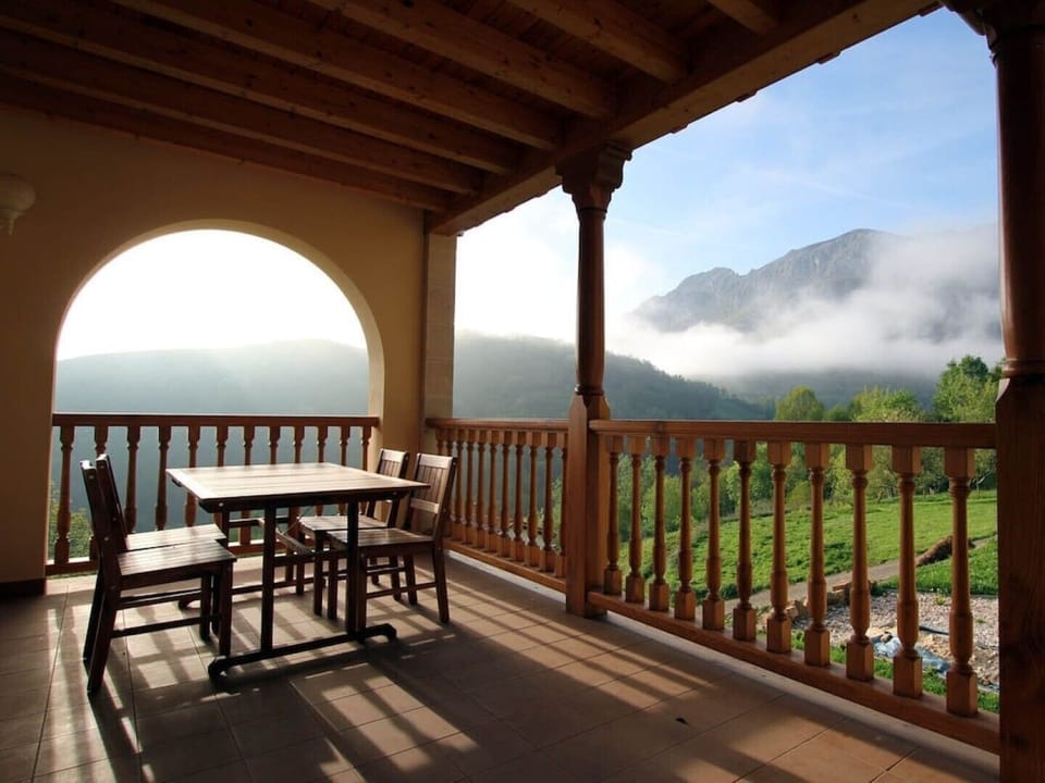 Upstairs balcony with dining table, showing spectacular views. 
