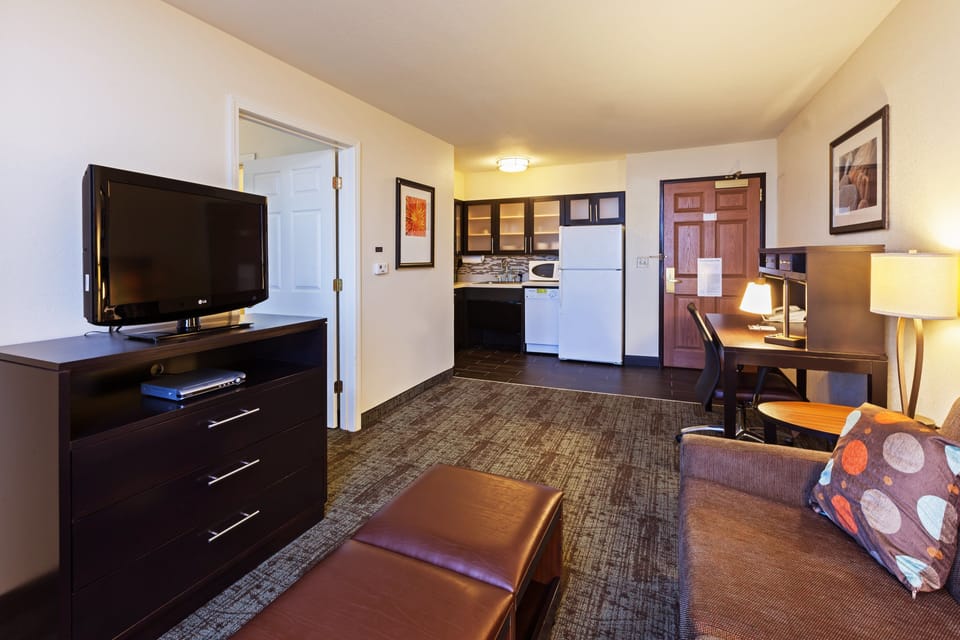Suite, 1 Bedroom, Kitchen | Down comforters, in-room safe, desk, blackout drapes