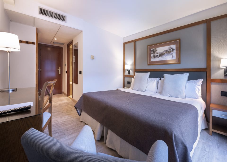 Standard Room | Minibar, in-room safe, desk, free WiFi