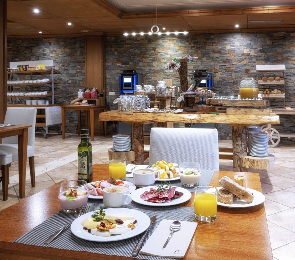 Daily buffet breakfast for a fee