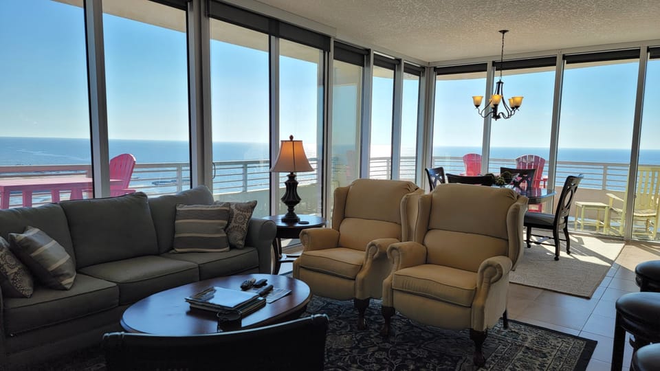 Living & Dining Area