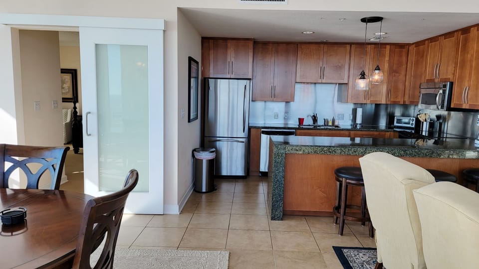 Kitchen & Dining Area