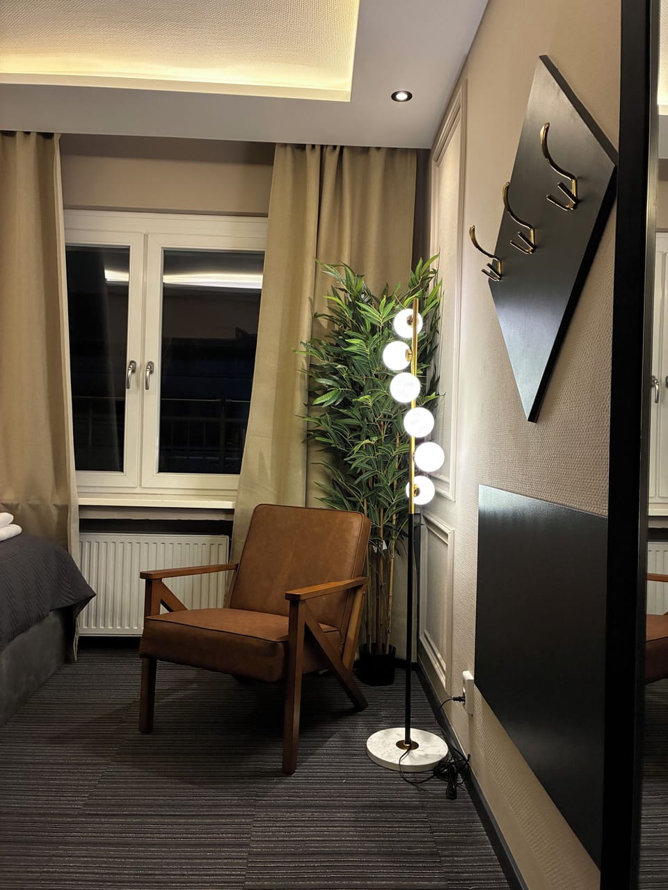 Economy Twin Room | Premium bedding, down comforters, pillowtop beds, minibar