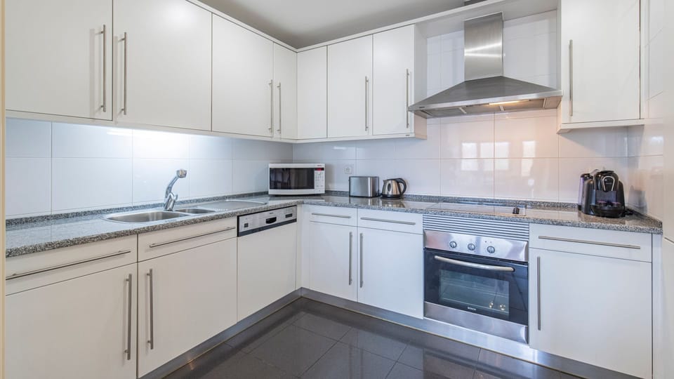 This modern kitchen holds all the amenities that you may need for a memorable and enjoyable stay. #comfortable #memorable #lisbon #pt #portugal