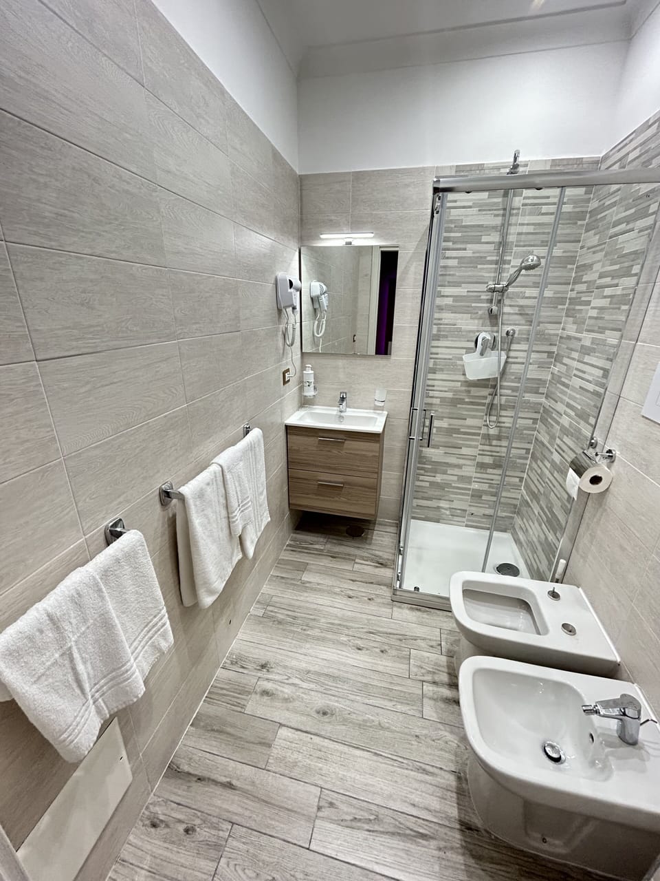 Club Room, 1 Double Bed, Garden View | Bathroom | Shower, free toiletries, hair dryer, bidet