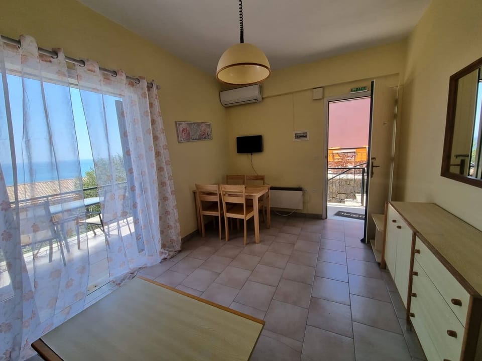 Apartment | Dining