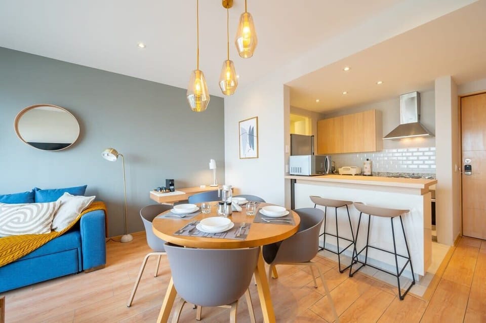 Modern and sophisticated dining room