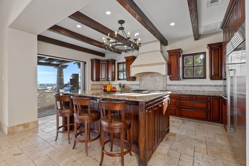 Fully equipped kitchen with bar seating