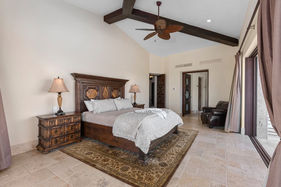 Bedrooms suite with terrace access