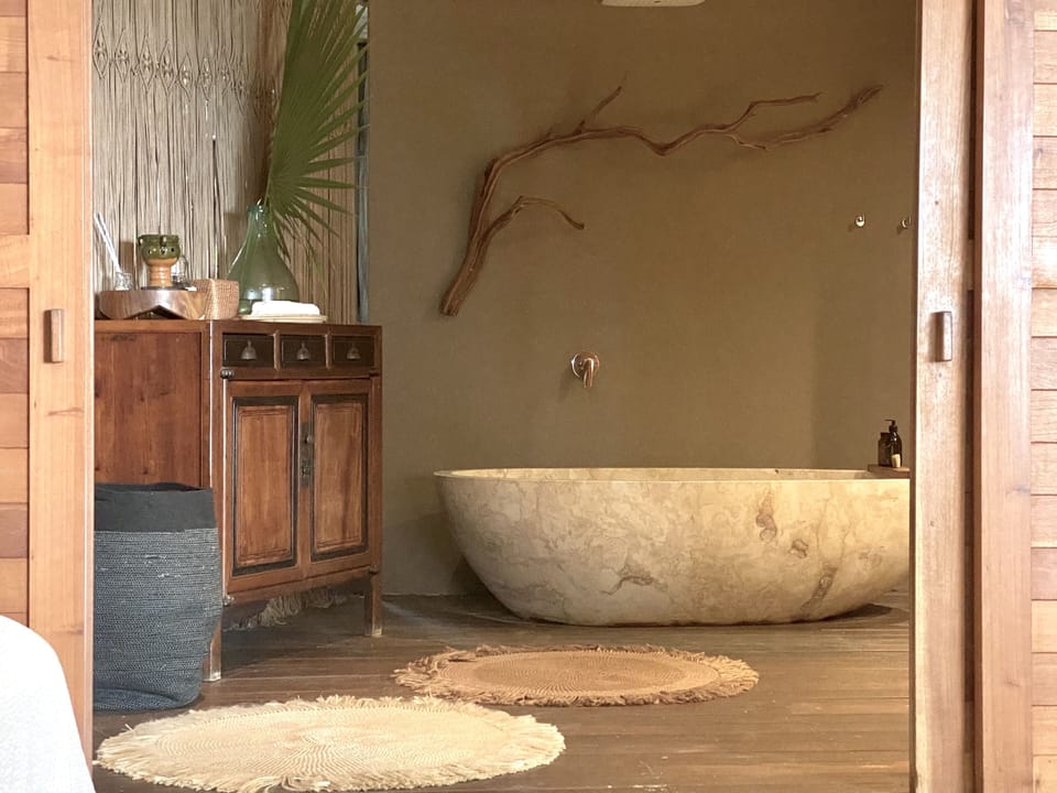 Panoramic Room | Bathroom | Shower, rainfall showerhead, free toiletries, hair dryer