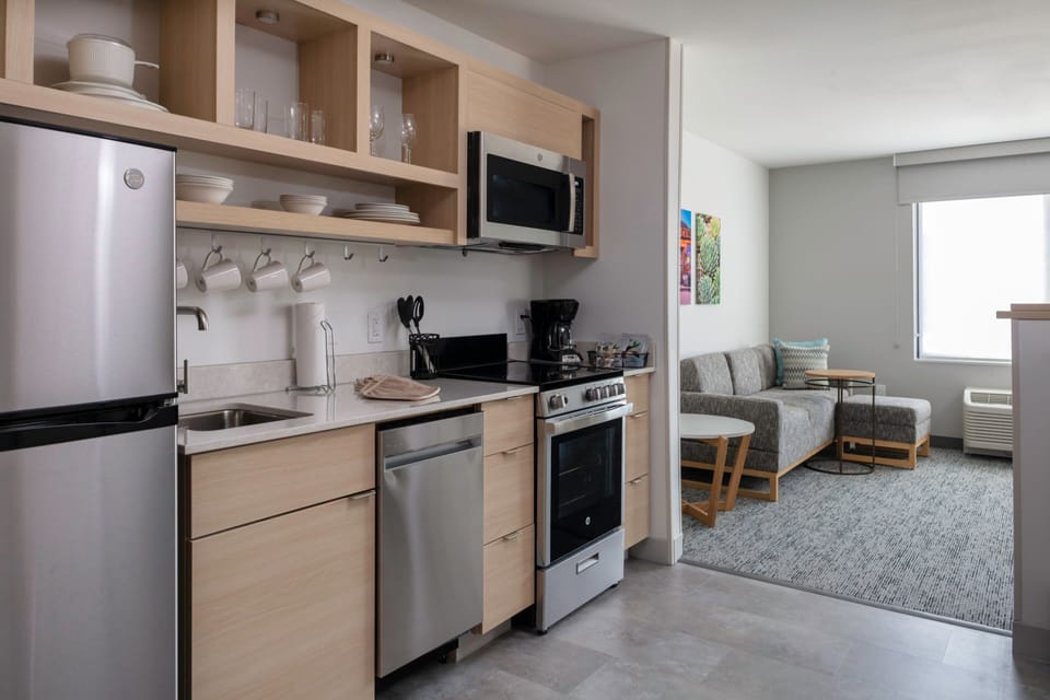 Suite, 1 Bedroom | Hypo-allergenic bedding available, pillowtop beds, desk