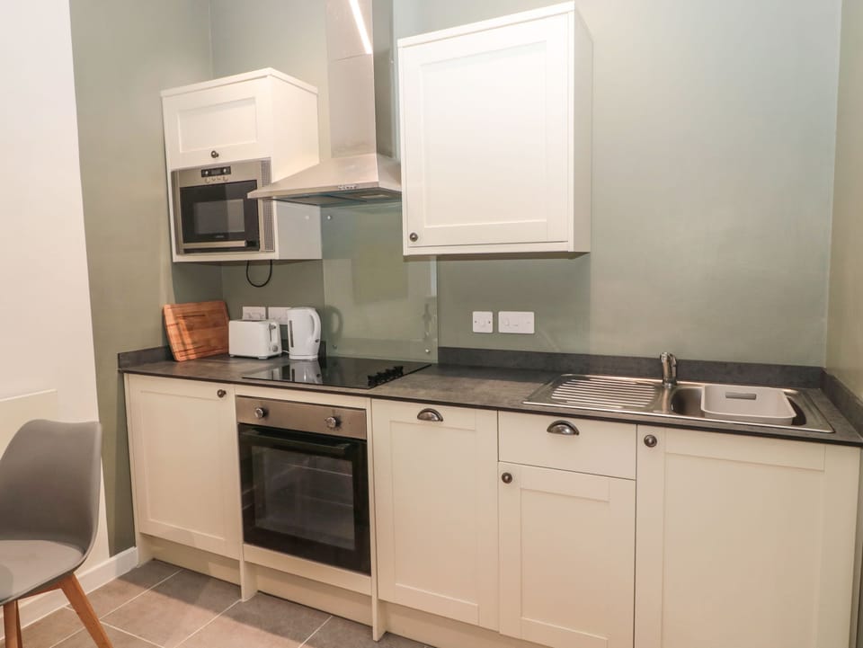 Fridge, dishwasher, electric kettle, cookware/dishes/utensils