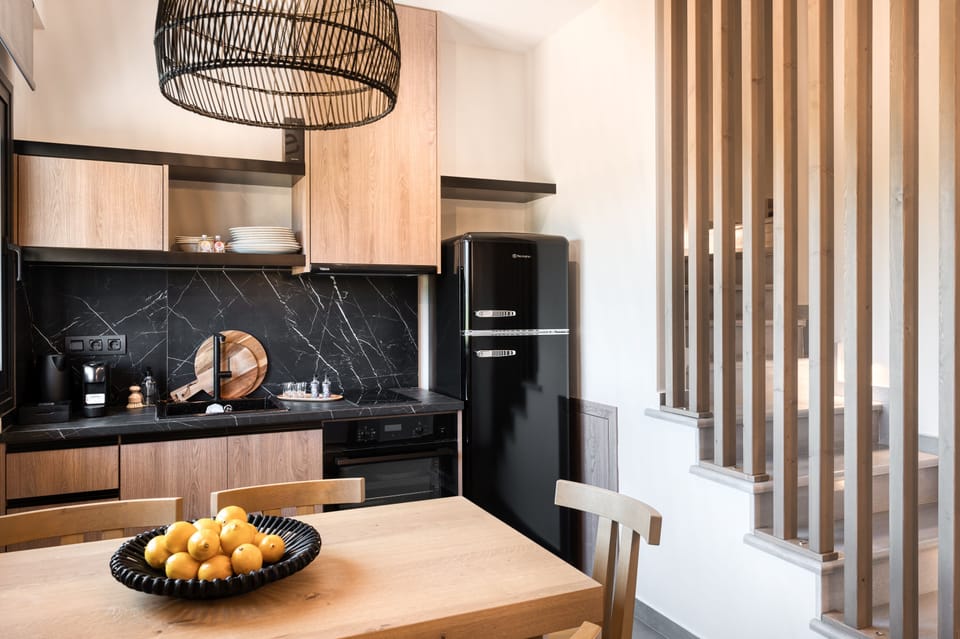 Duplex, 2 Bedrooms (Swim-Up Pool) | Private kitchen | Full-size fridge, oven, stovetop, espresso maker