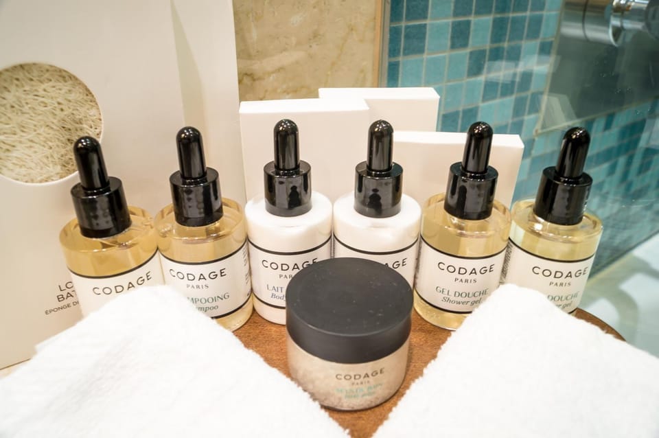 Bathtub, hair dryer, towels