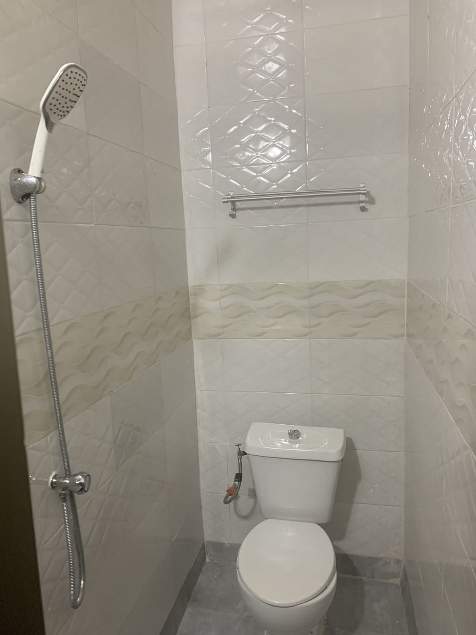 Apartment | Bathroom | Shower, towels, toilet paper