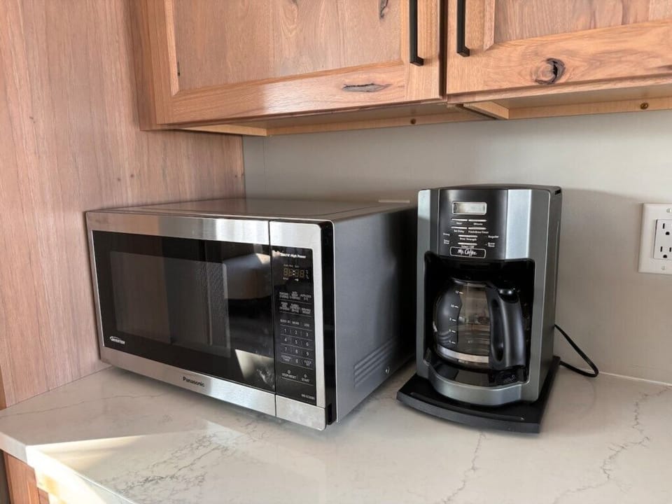 Luxury stay at Spirit Mountain base with new appliances and modern comfort.