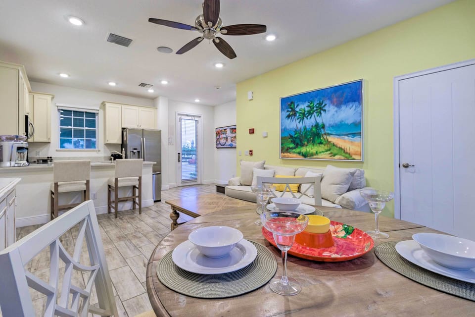 Dining Room | Dishware/Flatware Provided