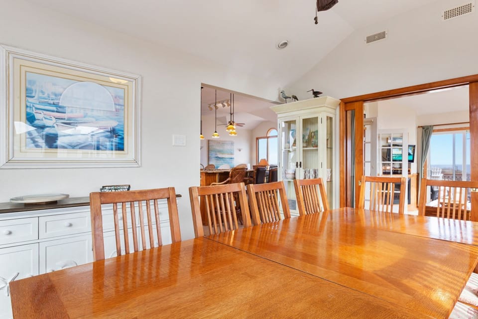 Eat together in the beautiful Dining Area with plenty of sunlight.