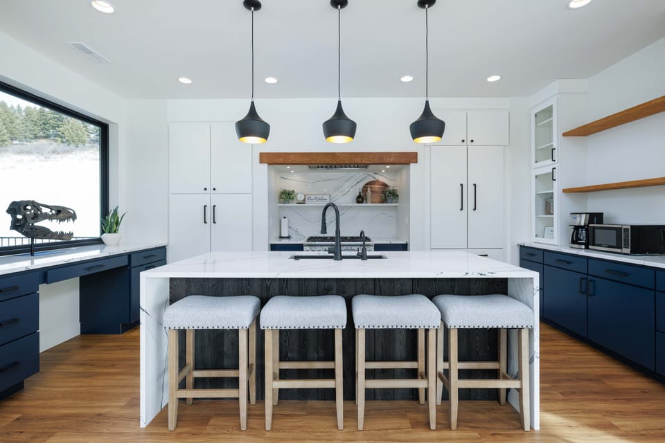 Kitchen with counter seating