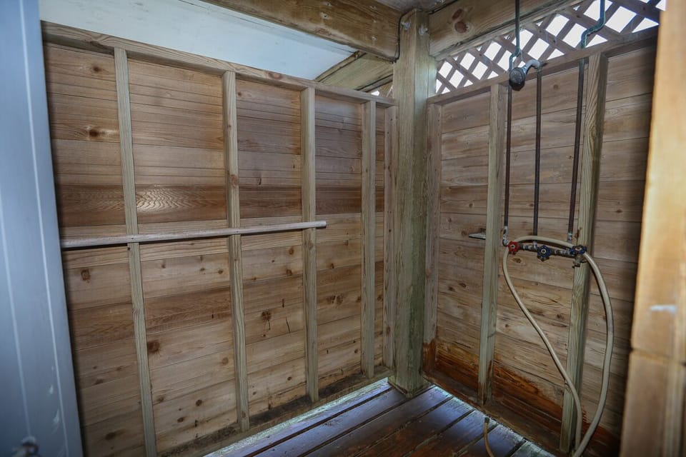 Outdoor shower/Toilet 2022