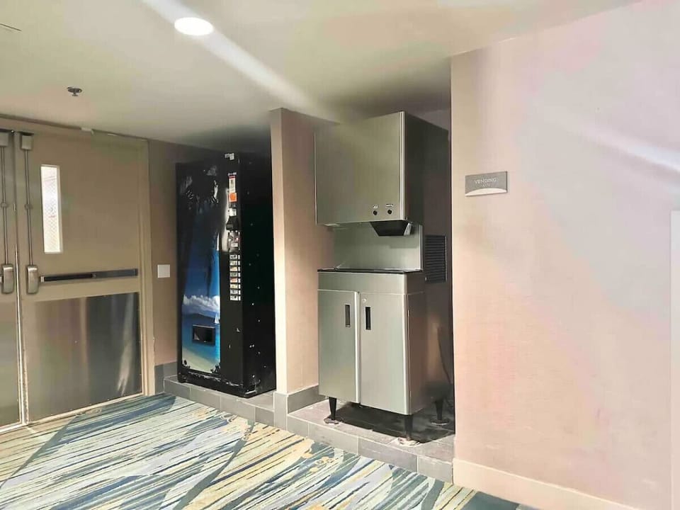 Ice/vending machine