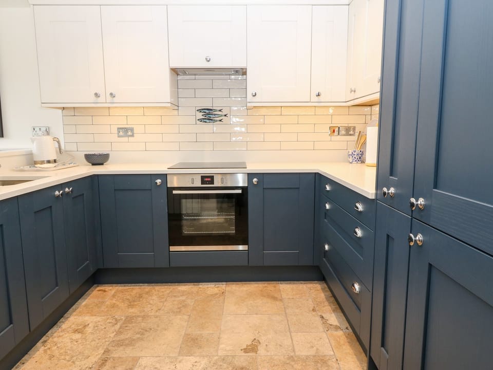 Cottage | Private kitchen | Fridge, dishwasher, electric kettle, toaster