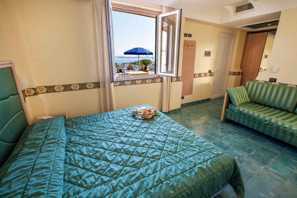 Minibar, desk, cribs/infant beds, free WiFi