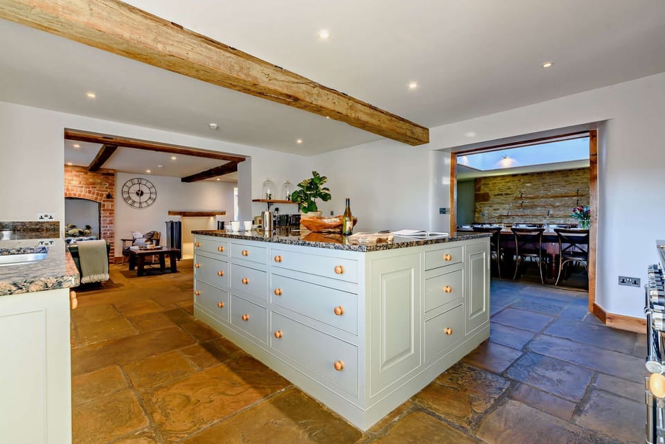 Stonewell Farmhouse Kitchen - StayCotswold