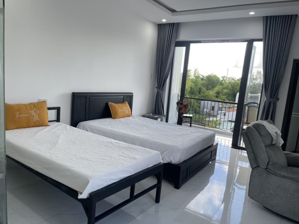 Basic Triple Room | Free WiFi, bed sheets