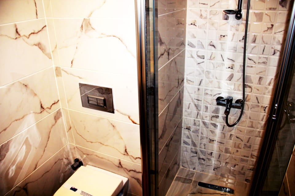 Economy Double Room | Bathroom | Free toiletries, hair dryer, slippers, towels
