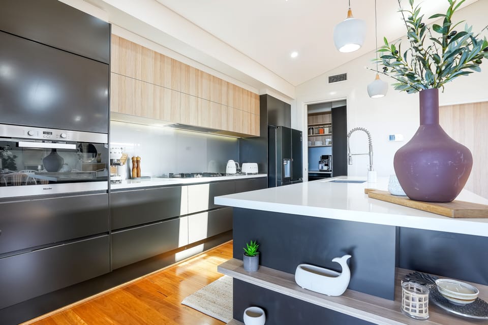 Kitchen butler’s pantry 