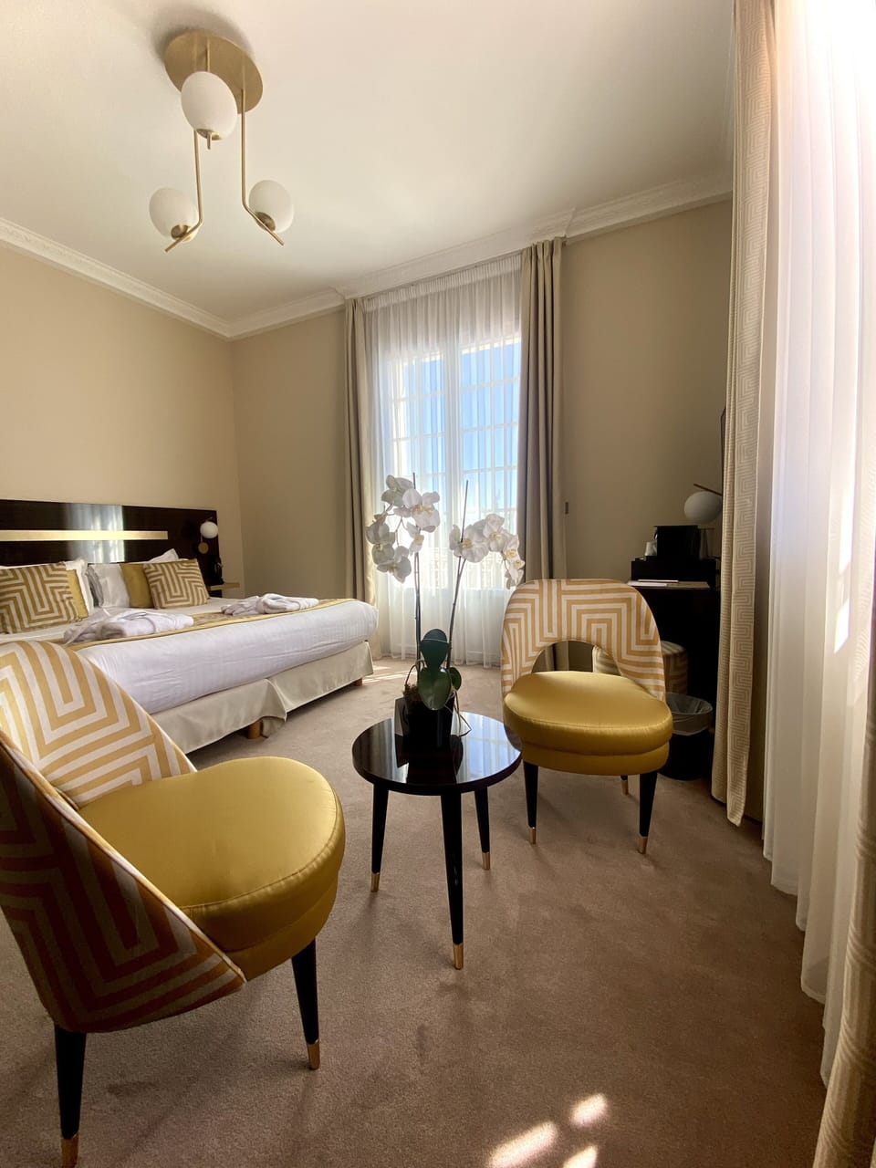 Charleston | Minibar, in-room safe, individually decorated, individually furnished