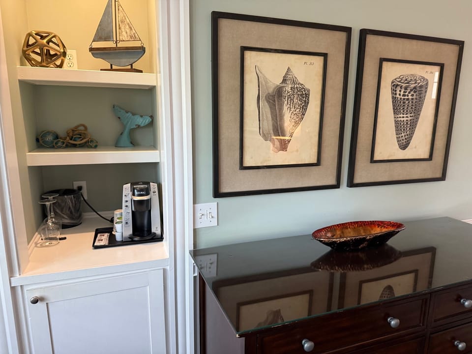 Deluxe King - Fireplace | Premium bedding, in-room safe, blackout drapes, iron/ironing board