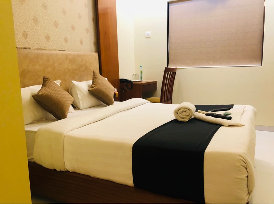 Deluxe Room | Desk, free WiFi, bed sheets