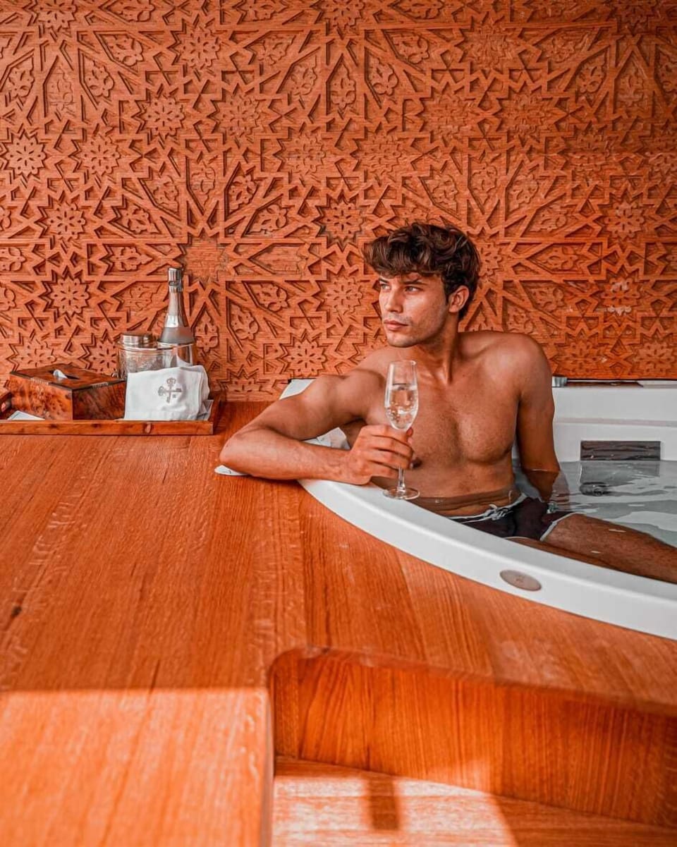 Indoor spa tub