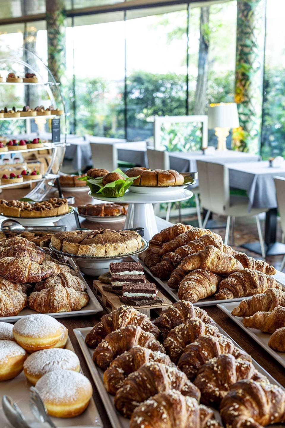 Daily buffet breakfast for a fee