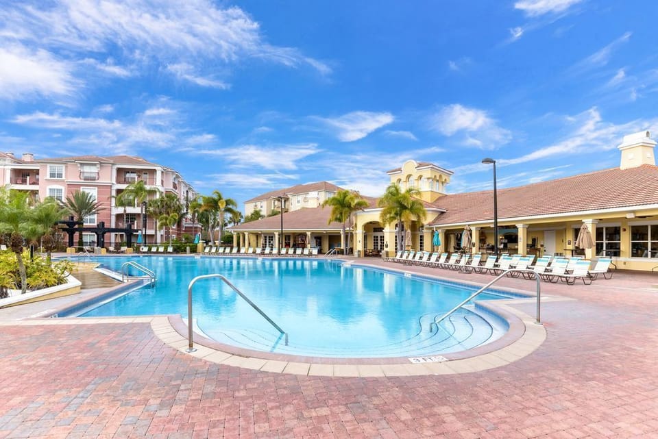 2 outdoor pools