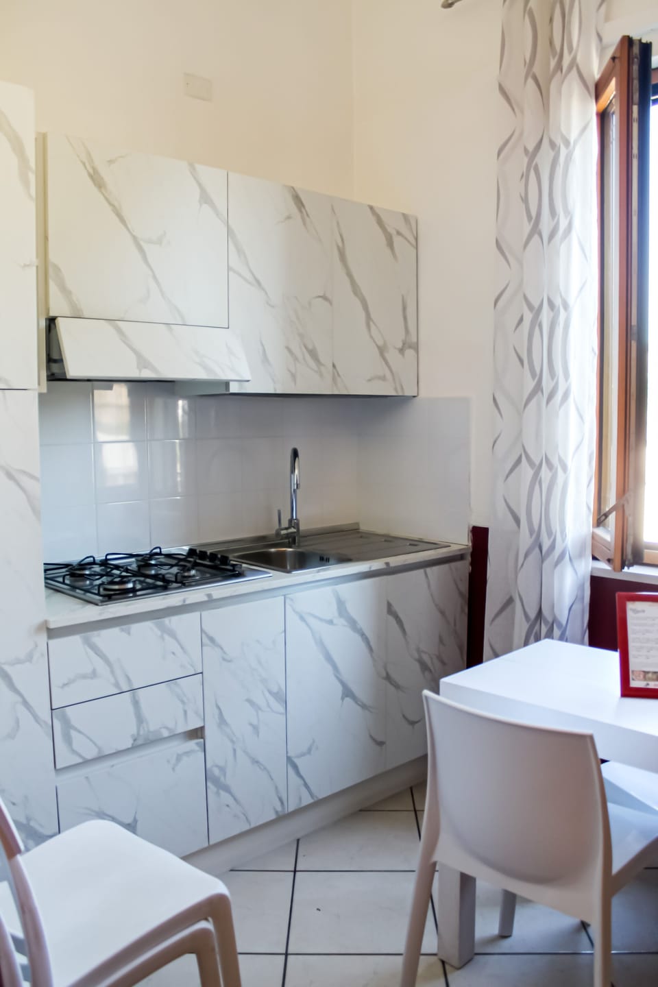 Comfort Quadruple Room | Private kitchen | Full-size fridge, stovetop, cookware/dishes/utensils