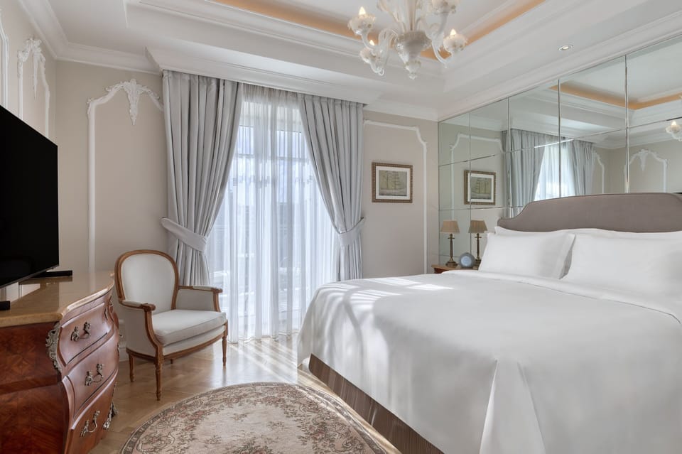 Grand Suite, 1 Bedroom Suite, 1 King, City view | Premium bedding, minibar, in-room safe, individually decorated