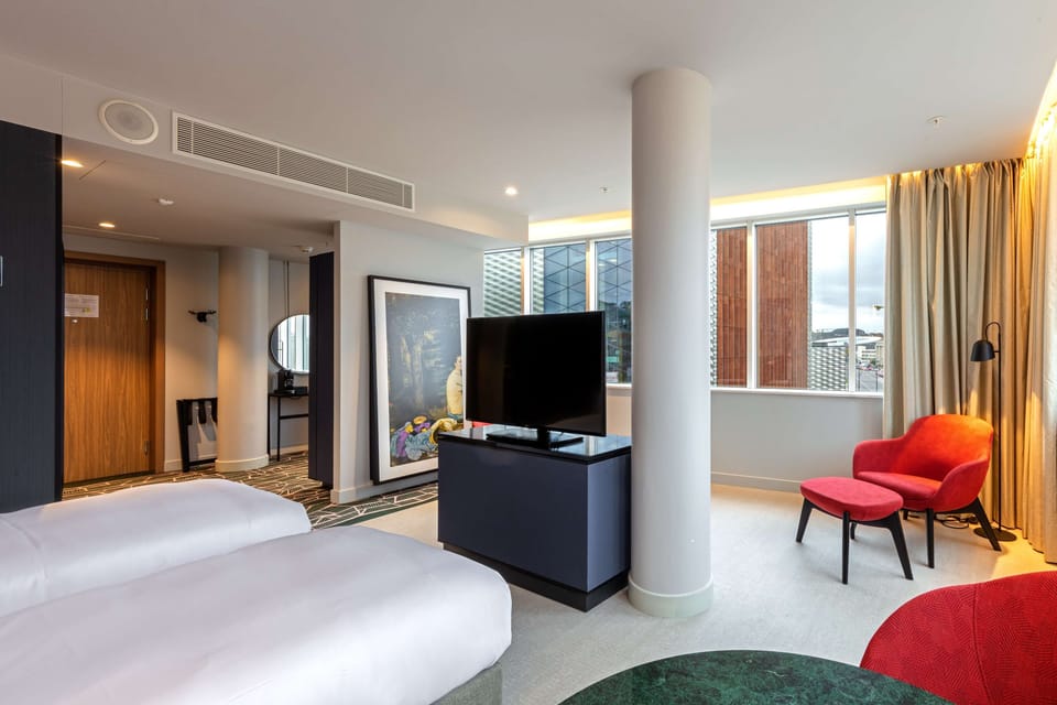 Premium Room | Minibar, in-room safe, desk, blackout drapes