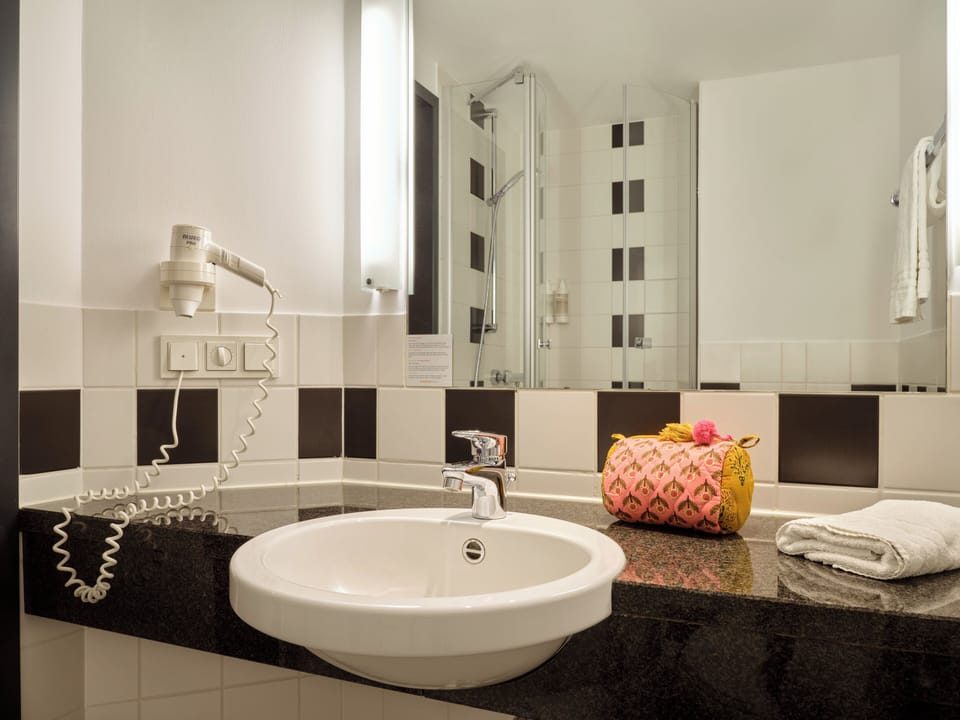 Shower, free toiletries, hair dryer, towels