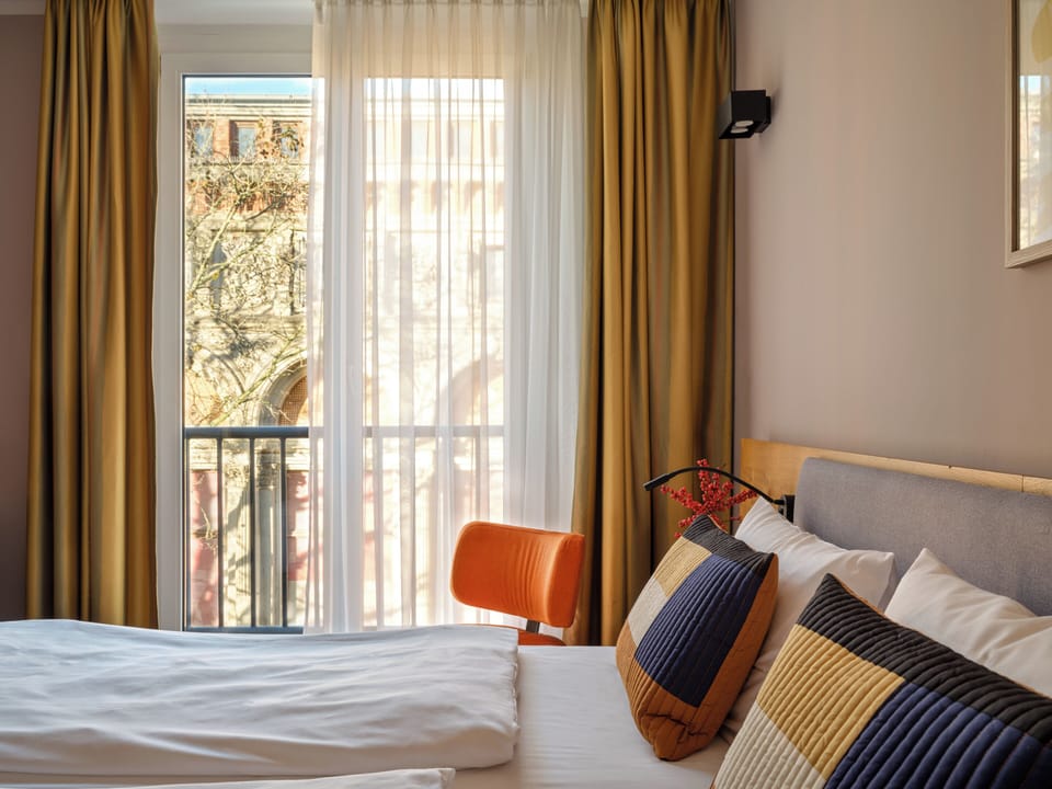 Business Twin Room | Hypo-allergenic bedding, in-room safe, desk, blackout drapes