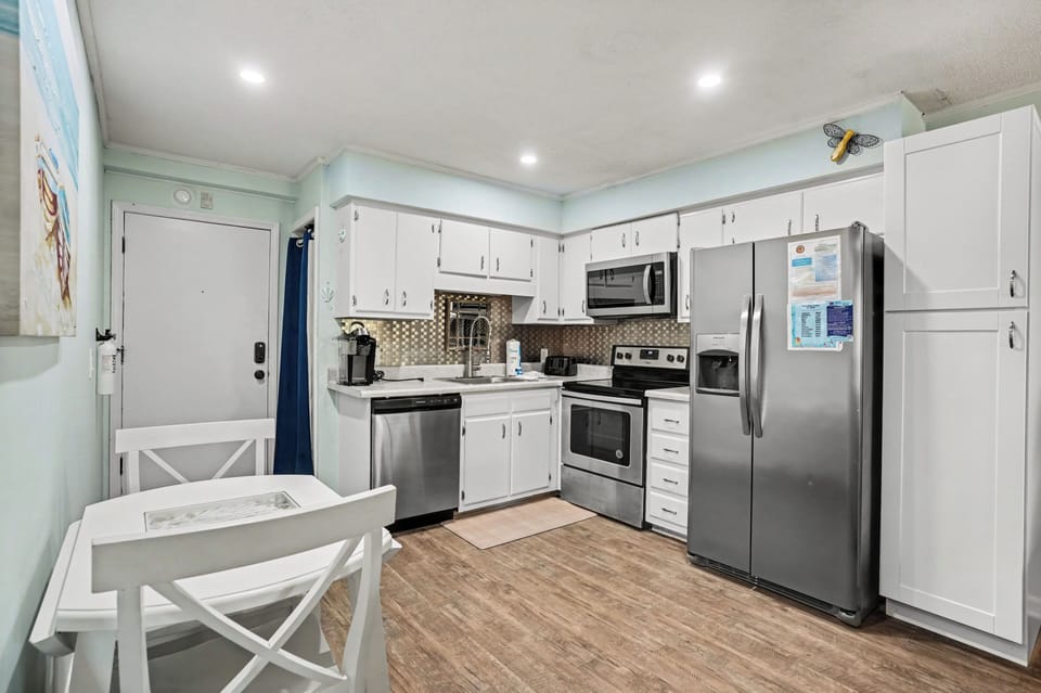 Kitchen/Dining Area