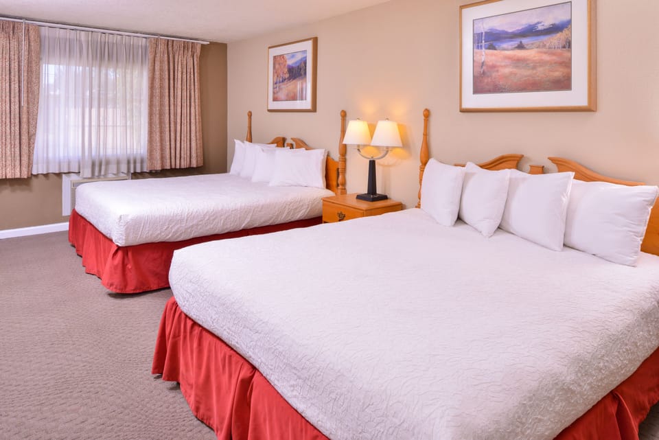 Deluxe Double Room, Ground Floor | Desk, blackout drapes, free WiFi, bed sheets