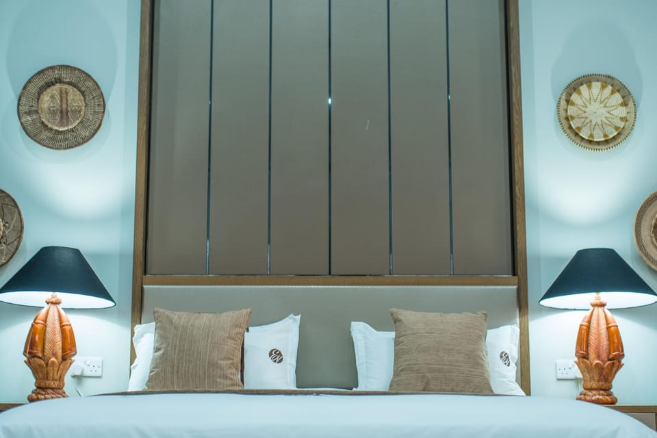 Egyptian cotton sheets, premium bedding, minibar, in-room safe