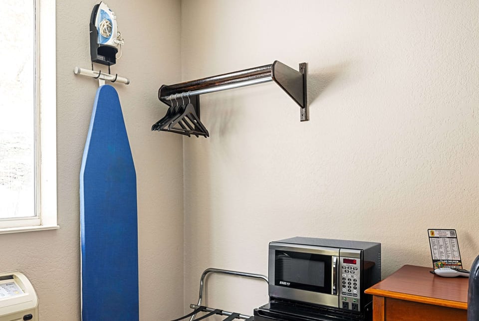 Standard Room, 1 King Bed | Desk, iron/ironing board, free cribs/infant beds, rollaway beds