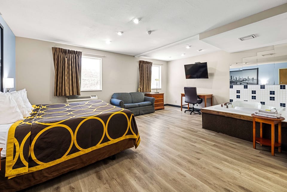 Super 8 by Wyndham Pittsburgh/Monroeville Hotel in Monroeville