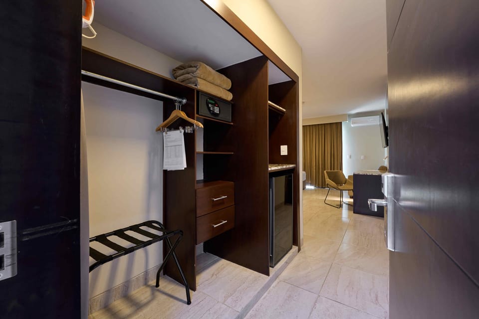 Executive Suite, Multiple Beds, Refrigerator | Minibar, in-room safe, individually furnished, desk