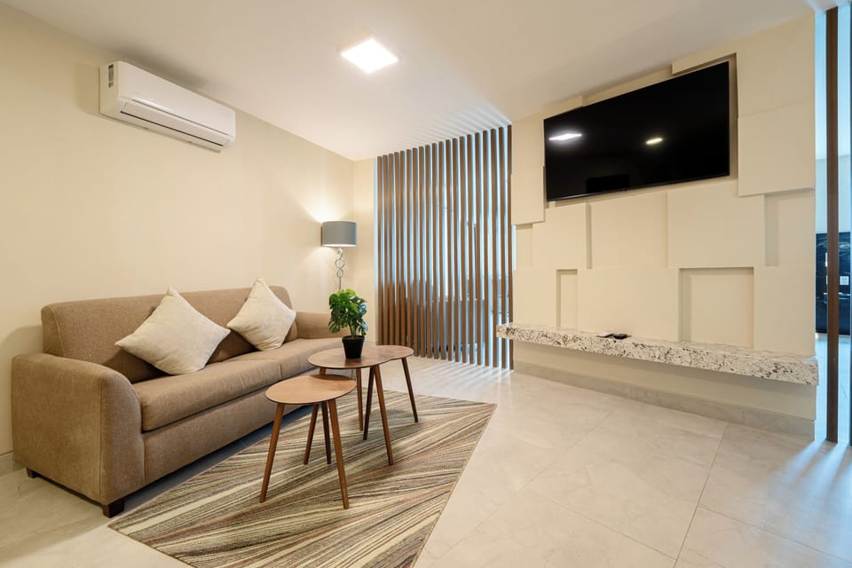 Grand Suite, 1 King Bed with Sofa bed, Jetted Tub, Poolside | Living area | 55-inch flat-screen TV with cable channels, TV, Netflix